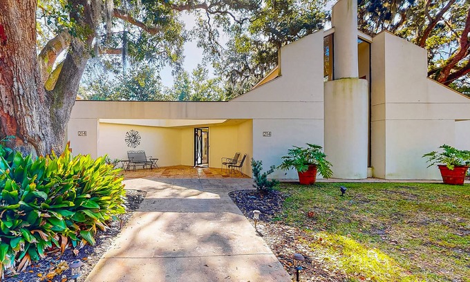 King City Casa | Custom, dog-friendly home with a private pool, pool spa, WiFi, & central A/C
