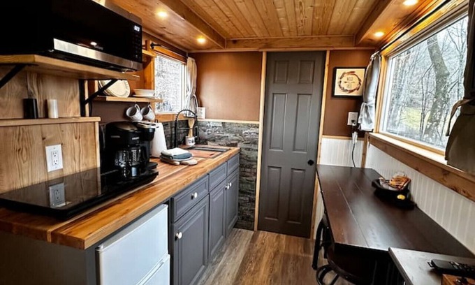 Mouth of Wilson Casa | Custom HorseTrailerTinyHome near Grayson Highlands