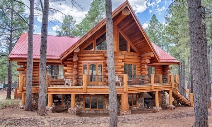 Parks Cabina | Custom Log Cabin in the Pines with all the Amenities & Views