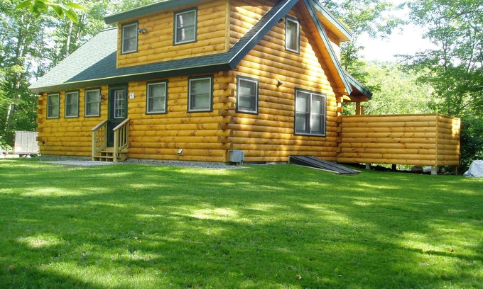 Bath Casa | Custom Log Cabin on Wild Ammonoosuc River