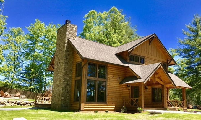 Hendersonville Cabina | Cabina completamente nueva con detalles de lujo personalizados.
