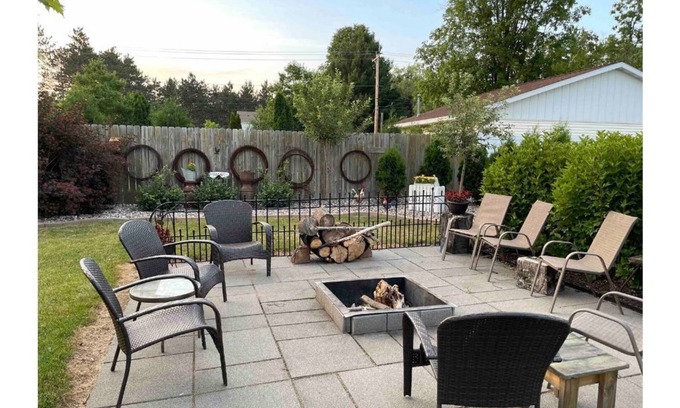 Wausau Casa | Custom Rustic Getaway & Retreat- Tour Wisconsin from a central location