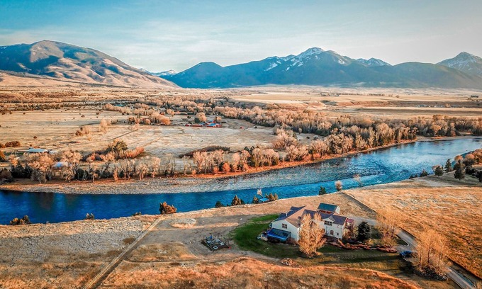 Livingston Casa | Cutbow Bend
