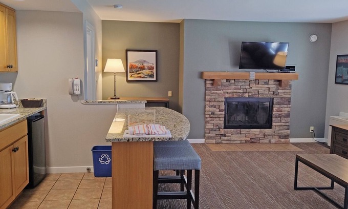 Bend Condominio | Cute 1 Bedroom, 1 Bath Unit at Seventh Mountain Resort - 611