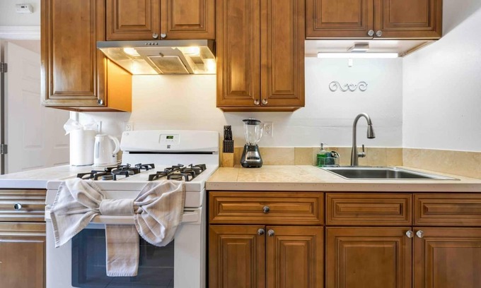 Riverside Apartamento | Cute 3 BR Condo W/Pool Access Near UC Riverside