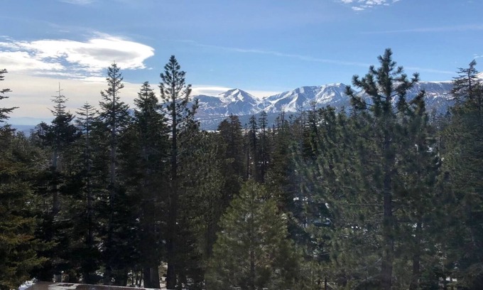 Mammoth Lakes Condominio | Lindo y acogedor condominio de 1 br + loft con excelentes vistas en Mammoth Ski & Racquet Club