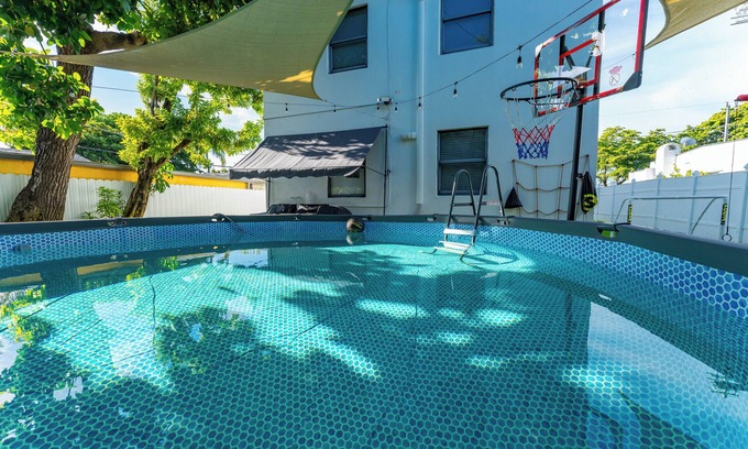 Wynwood Art District Apartamento | Cute Apt W/Pool + Games in Wynwood's Heart!