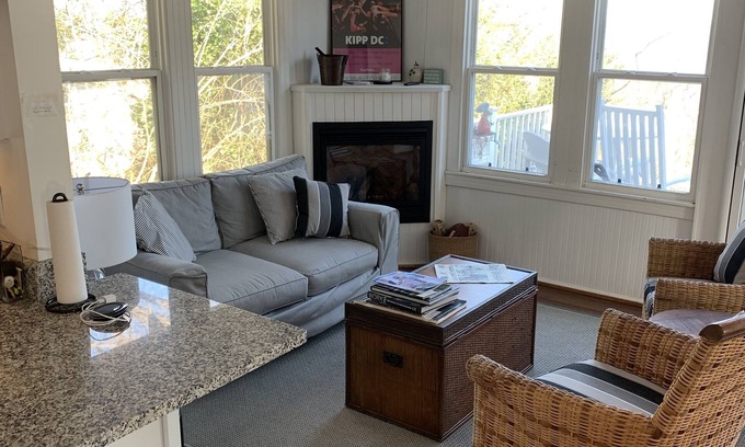 Tracys Landing Casa | Cute Bay Home/Fantastic View and Sandy Beach