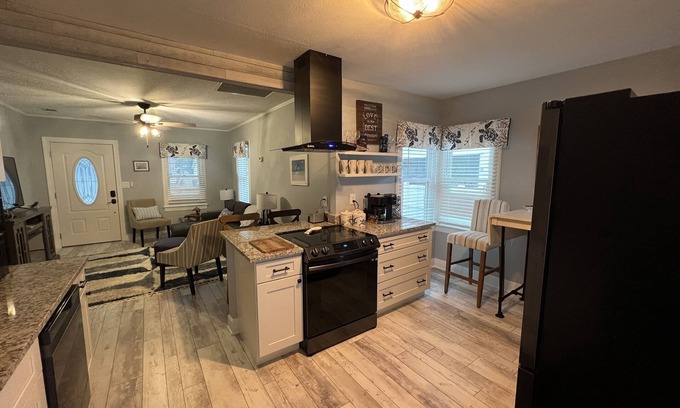 Clearwater Casa | Cute bungalow in downtown clearwater, near clearwater beach, golf and restaurant