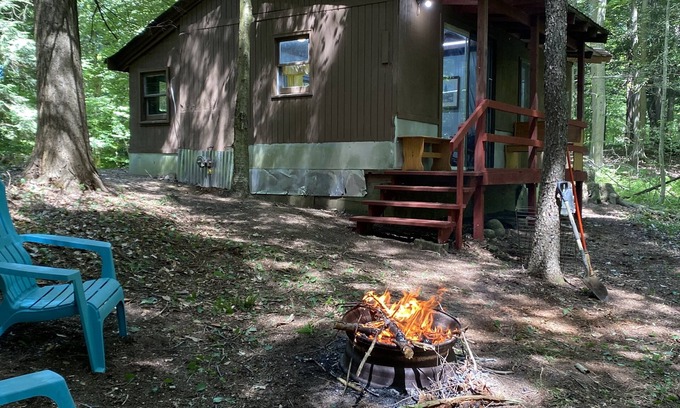 Dewittville Cabina | Cute cabin in the woods
