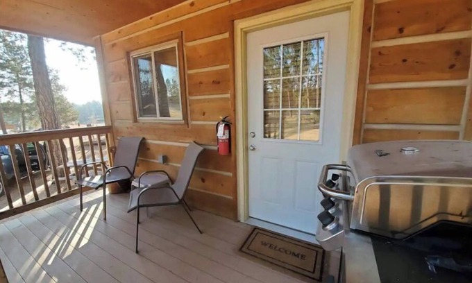 Custer Cabina | Cute Camping Cabin in Custer