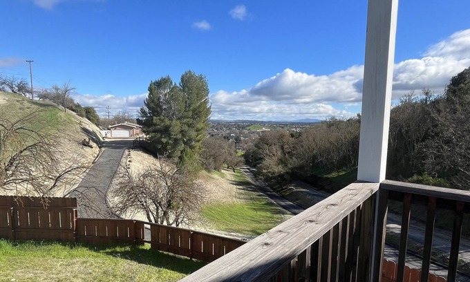 Paso Robles Casa | Cute Canyon Guest House near downtown with views- dog friendly!