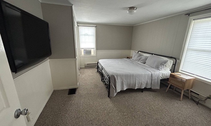 Clayton Apartamento | Cute Clayton Village Apartment. Dog friendly. With Boat Parking.