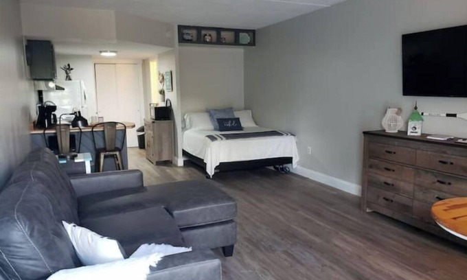 Huddleston Apartamento | Cute condo with pool