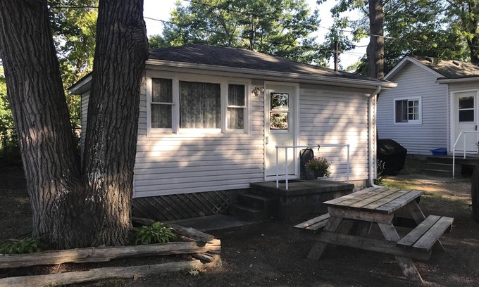 Wasaga Beach Cabaña | Cute Cottage, 2 min Walk to Beach, BCC #2