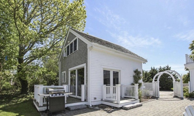 Orleans Casa | Cute Cottage Living by the Sea!