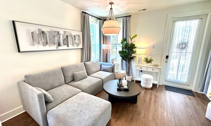 Ocean Springs Casa | Cute Cottage near downtown Ocean Springs and the Beach!! Golf Cart District