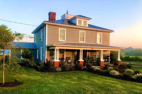Luray Casa | Cute Cottage on Working Farm for Farmstay Glamping Getaways to Virginia - Perfect for Animal Lovers