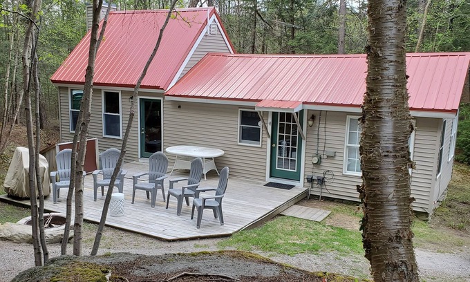 Groton Cabaña | Cute, cozy cottage near lakes, rock climbing, restaurants, trails and fishing.