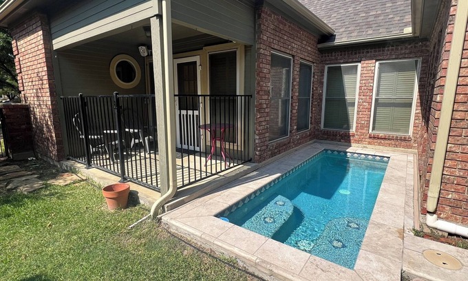 Garland Casa | Duerme 6! ¡Piscina de entrenamiento enterrada! ¡Hermosa! Conveniente para Dallas, Plano, Frisco!