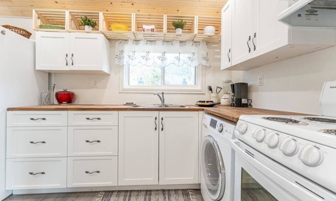 Collingwood Casa | Cute Cozy Hudson Bay style house 2 bedroom in ski country