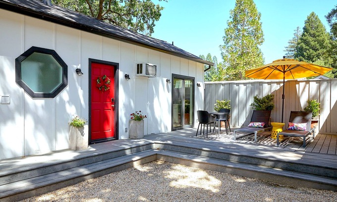 St. Helena Casa | Cute Downtown Saint Helena Wine Country Cottage!