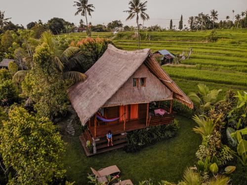 Sukasada Casa | Cute Eco Cottage Near 7 Waterfalls