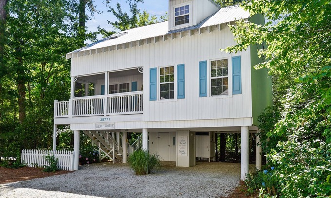 Clearwater Casa | Cute home in Clearwater. Community pool/tennis. 38777