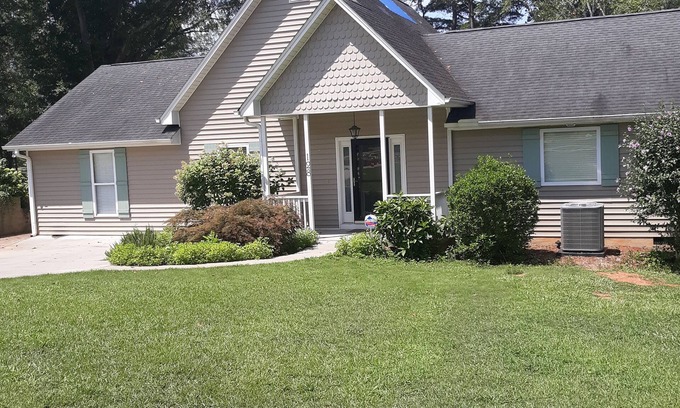 Townville Casa | Cute House on Lake Hartwell- Dock Access! PETS ALLOWED!