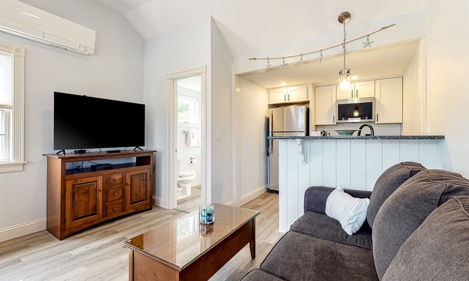 Wells Cabaña | Cute In-Town Cottage 1 Mile from the Beach w/ Porch, WiFi & Shared Pool/Hot Tub