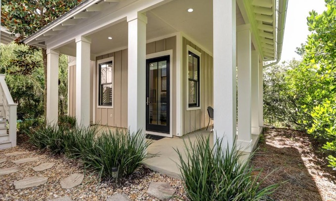 Santa Rosa Beach Casa | Cute little Cottage! Perfect Getaway! 2 Pools! SLEEPS 4!