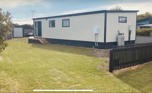 Foxton Beach Casa | Cute little Foxton Beach bach
