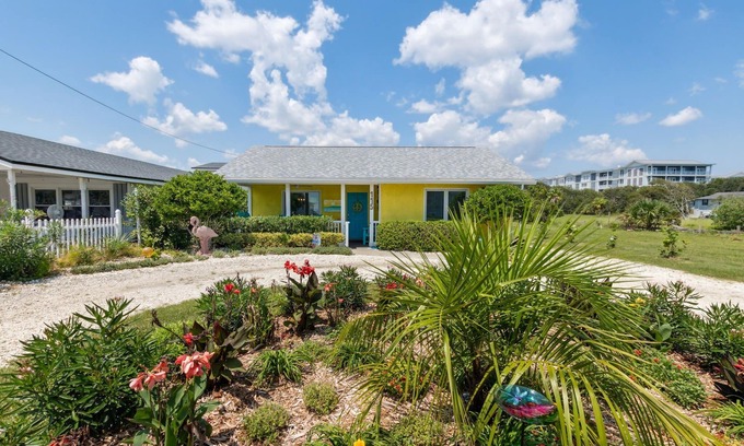 Ocean Cay Casa | Linda casita amarilla al otro lado de la playa