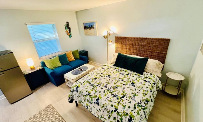 Lake Worth Apartamento | ¡Lindo y moderno estudio en excelente ubicación en el centro de Lake Worth Beach!