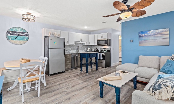 Bahama Beach Casa | Cute Newly Remodeled!! 500 feet to Beach!