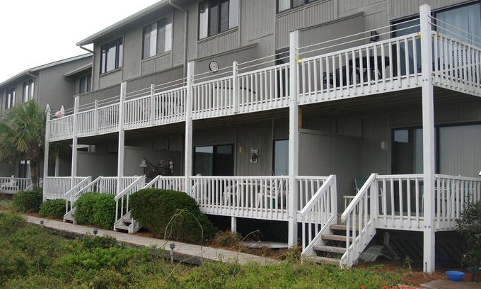 Saint Helena Island Condominio | Lindo condominio frente al mar. Nueva cubierta para disfrutar de la vista al mar.
