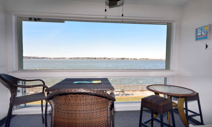 Ocean City Condominio | Cute, one bedroom condo with a wonderful view of the bay located downtown!