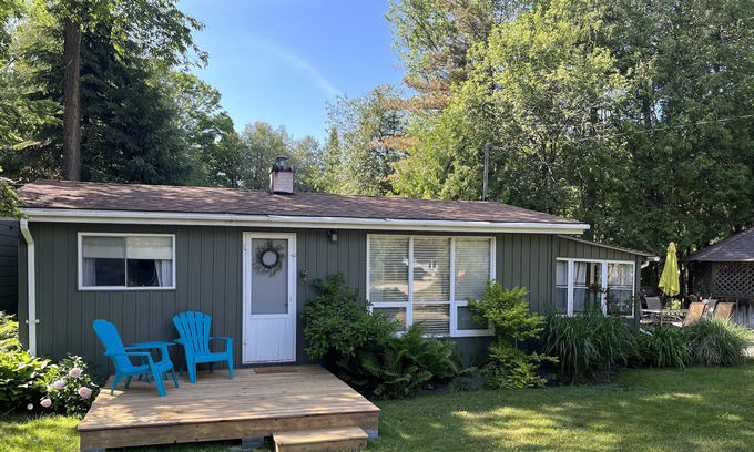 Huron-Kinloss Cabaña | Cute Point Clark 3 Bed Cottage
