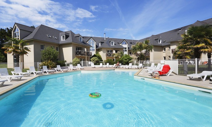 Saint-Briac-sur-Mer Condominio | Lindo + Bright Seaside Apartment | ¡Camina hacia la playa!