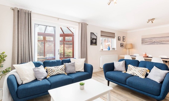 Leamington Spa Casa | CV32 6PX 11 Grange Mews Leamington Spa · Spacious & Comfortable 3Bed, Leamington Spa | Pass The Keys