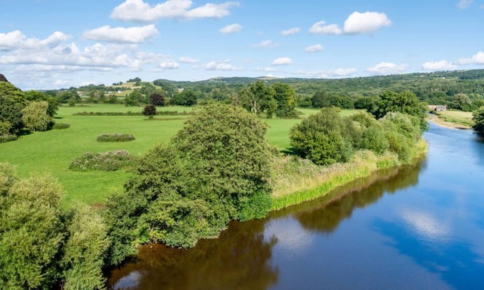 Llanfynydd Casa | Cwch Gwenyn in Llanfynydd