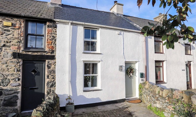 Dwyran Casa | CWRT, pet friendly, with open fire in Niwbwrch (Newborough)