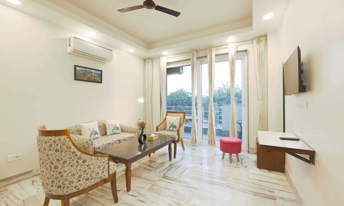 Sushant Lok Apartamento | Cyber hub retreat near Horizon center