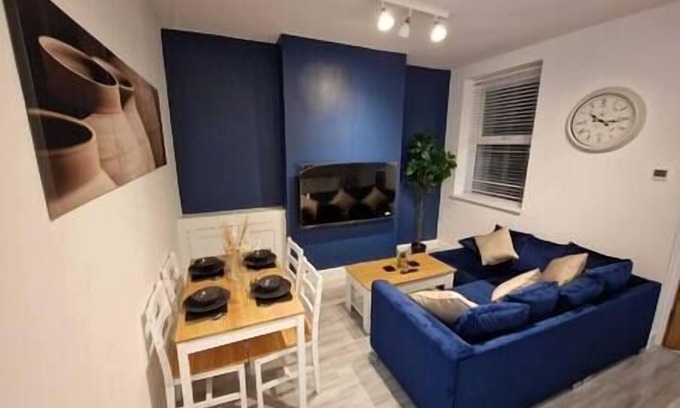 Plasnewydd Apartamento | Cyfarthfa Triple Room 4 - Shared Bathroom - Near City Centre