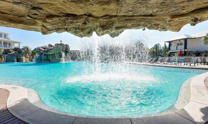 Gulf Place Casa | Cypress Breeze - 8 minute walk to beach