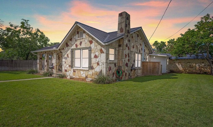 Bandera Casa | Cypress Star on the Medina River