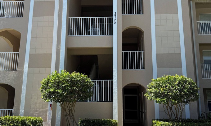 Naples Condominio | Cypress Woods Golf & Country Club, Beautiful 2 Bed/2Bath Condo, 1st Floor
