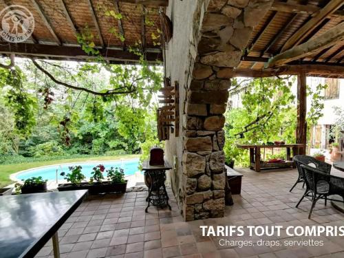 Essertines-en-Donzy Casa | Découvrez ce gîte champêtre avec spa, sauna, piscine et jardin privatif à Essertines-en-Donzy - FR-1-496-200