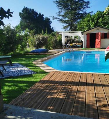 Aubagne Chalet De Esquí | Dépendance cosy entre jardin et jacuzzi privés et piscine partagée