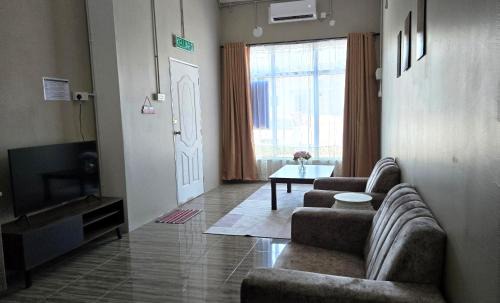 Kampung Hutan Palas Casa | D'Aleena Homes Kodiang - Guesthouse